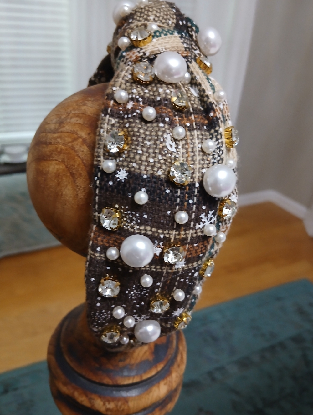 Hairband With Rhinestones And Pearls - Picture 4 of 6